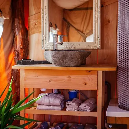 Equi-lodge Avec Au Lac Du Salagou Luxury tent *