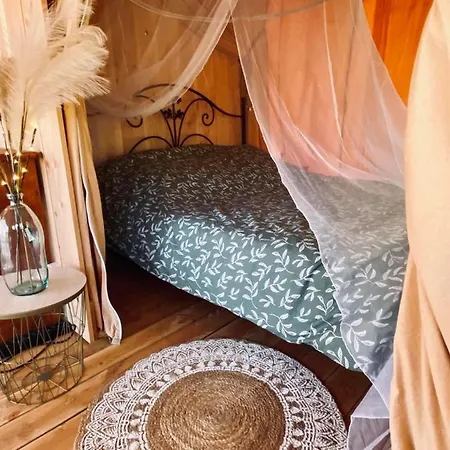 Luxury tent Equi-lodge Avec Au Lac Du Salagou Le Puech